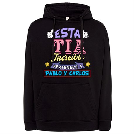 Sudadera personalizable con nombre ejemplo Esta Tía increíble pertenece a Pablo y Carlos