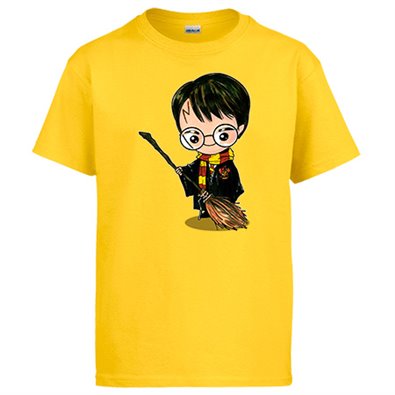 Camiseta Chibi Kawaii parodia de Potter con escoba voladora parodia